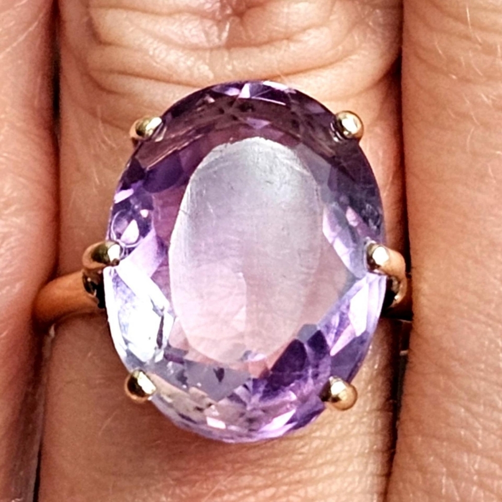 14k Yellow Gold Large Oval Amethyst Solitaire Ring - Picture 4 of 13